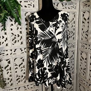 ROZ & ALI PERFECTLY PRETTY CREAM  WITH BLACK PALM LEAVES & FLOWERS PLUS SIZE TOP